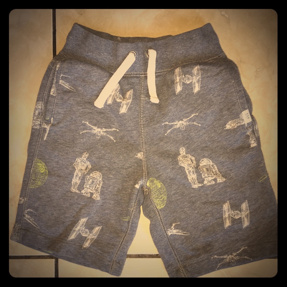 Boys Star Wars shorts 5T